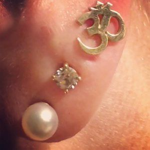 Single Om Symbol 14k Gold Earring